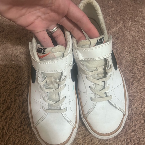 OFFERS OPEN! Nike legacy court sneakers size 3Y. Wonderful condition. - Picture 6 of 8
